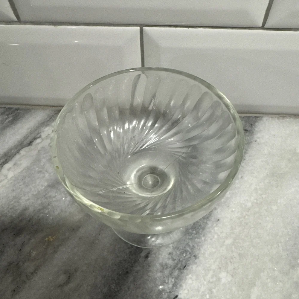 Swirl‎ Pattern Clear Glass Low 3 1/4